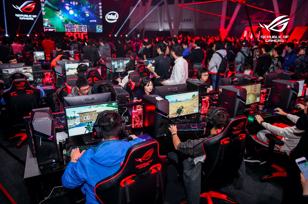 燃爆信仰之夜 2018 ROG DAY暨RW俱樂(lè)部周年慶生會(huì)-鋒巢網(wǎng)