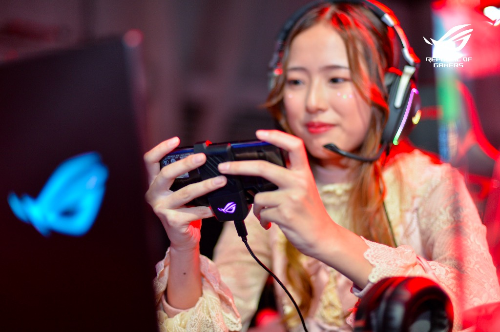 燃爆信仰之夜 2018 ROG DAY暨RW俱樂(lè)部周年慶生會(huì)-鋒巢網(wǎng)