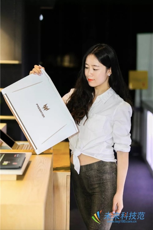 宏碁掠奪者HELIOS 300白金版評(píng)測(cè):電競(jìng)筆記本中的優(yōu)雅野獸派-鋒巢網(wǎng)