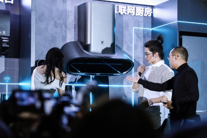 云米發(fā)布“航天動力級”AI油煙機AirBot，讓世界首富比爾·蓋茨的“未來之屋”人人都可擁有-鋒巢網(wǎng)