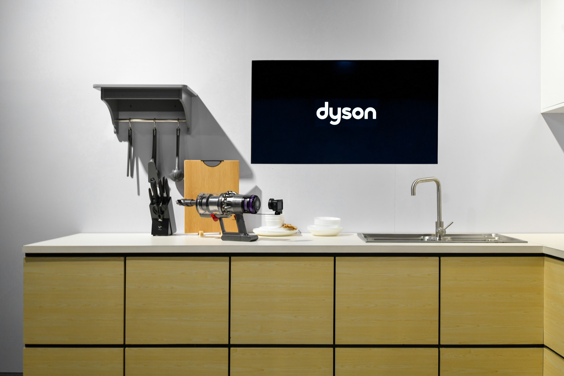 戴森最強(qiáng)勁的無繩吸塵器，吸力比戴森V10無繩吸塵器提高40%-鋒巢網(wǎng)