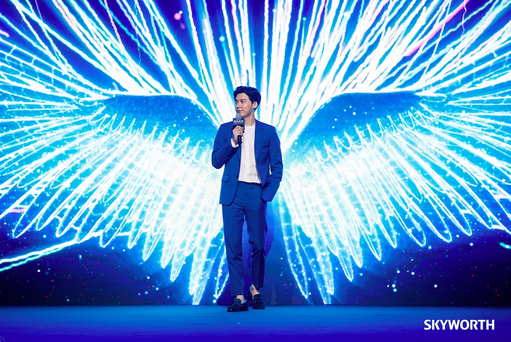 李易峰霸屏創(chuàng)維春季發(fā)布會(huì) 發(fā)布Q80系列電視新品-鋒巢網(wǎng)