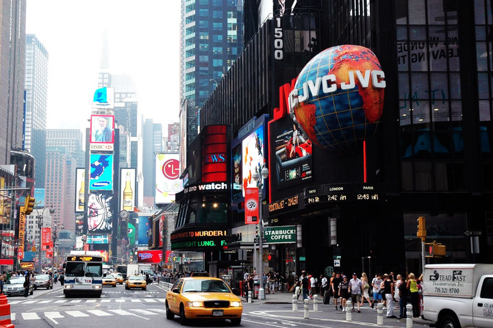 跌下“神壇”的紐約時(shí)代廣場(chǎng)-鋒巢網(wǎng)