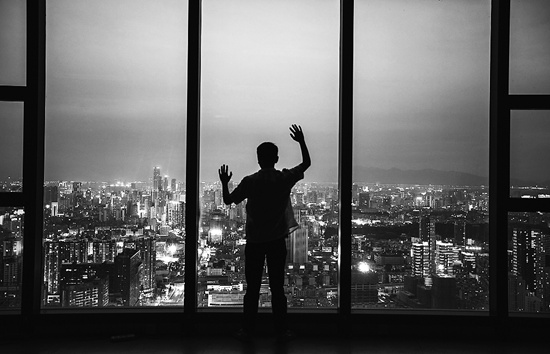 被生活“綁架”的中年男女-鋒巢網(wǎng)