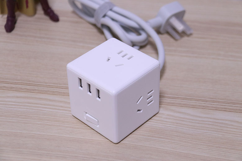 出差旅行神器 米家魔方轉(zhuǎn)換器一個(gè)就夠了！-鋒巢網(wǎng)