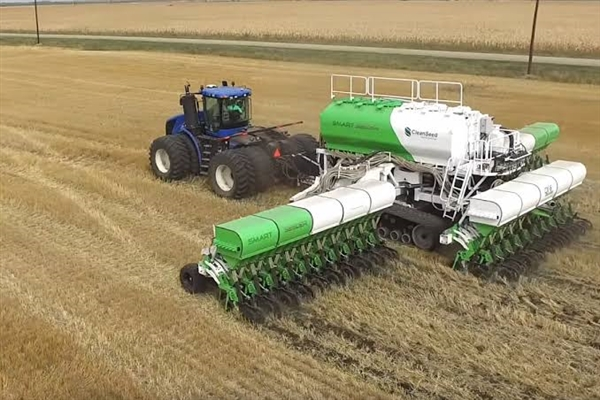 手動點(diǎn)贊！中國首款自研無人駕駛播種機(jī)問世-鋒巢網(wǎng)