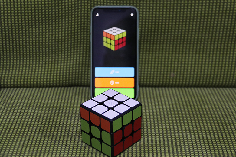 三分鐘教會你復(fù)原魔方！小米智能魔方圖賞-鋒巢網(wǎng)