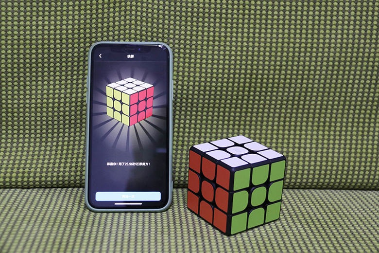 三分鐘教會你復(fù)原魔方！小米智能魔方圖賞-鋒巢網(wǎng)