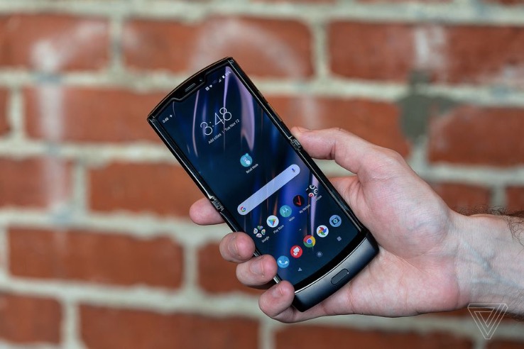 摩托羅拉由于高需求而略微推遲了Razr的預(yù)定和發(fā)布時間-鋒巢網(wǎng)