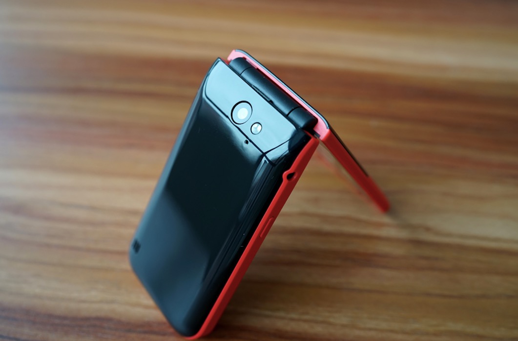 諾基亞2720 潮流復(fù)古翻蓋手機(jī)圖賞：內(nèi)外雙屏 三網(wǎng) 4G-鋒巢網(wǎng)