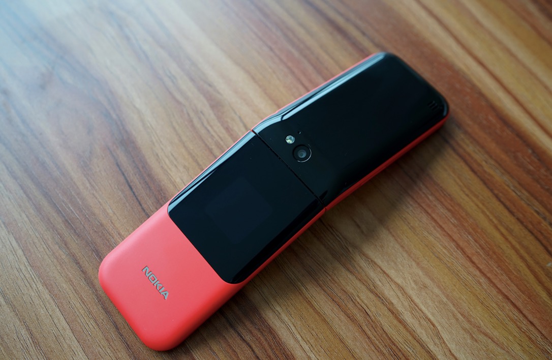 諾基亞2720 潮流復(fù)古翻蓋手機(jī)圖賞：內(nèi)外雙屏 三網(wǎng) 4G-鋒巢網(wǎng)