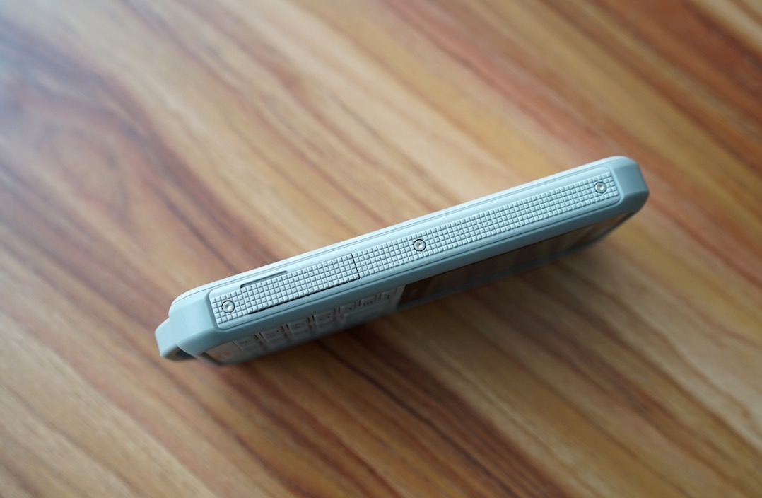 Nokia 800 軍工級(jí)工藝酷炫迷彩，旅行探險(xiǎn)生活必備-鋒巢網(wǎng)