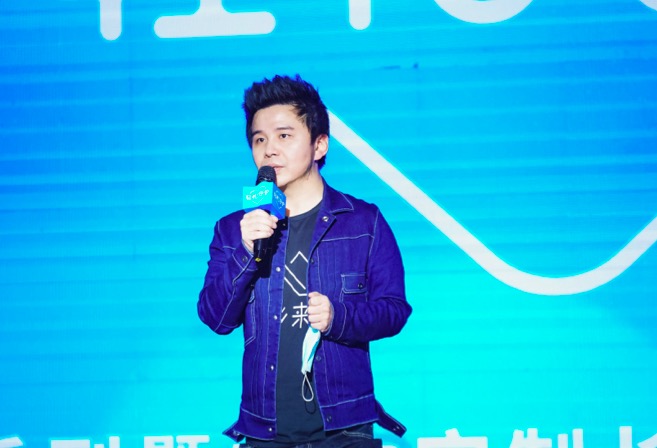 性價(jià)比之王！張科出任輕松集團(tuán)CEO打造的首款長(zhǎng)期重疾險(xiǎn)產(chǎn)品，直播破200萬觀看-鋒巢網(wǎng)