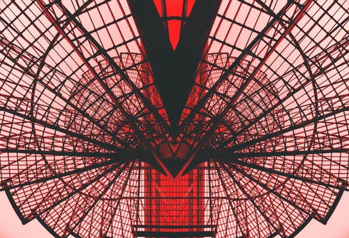 瘋狂女權(quán)：因“冠姓權(quán)”被罵上熱搜的Papi醬，“死于”女性圍剿女性？-鋒巢網(wǎng)