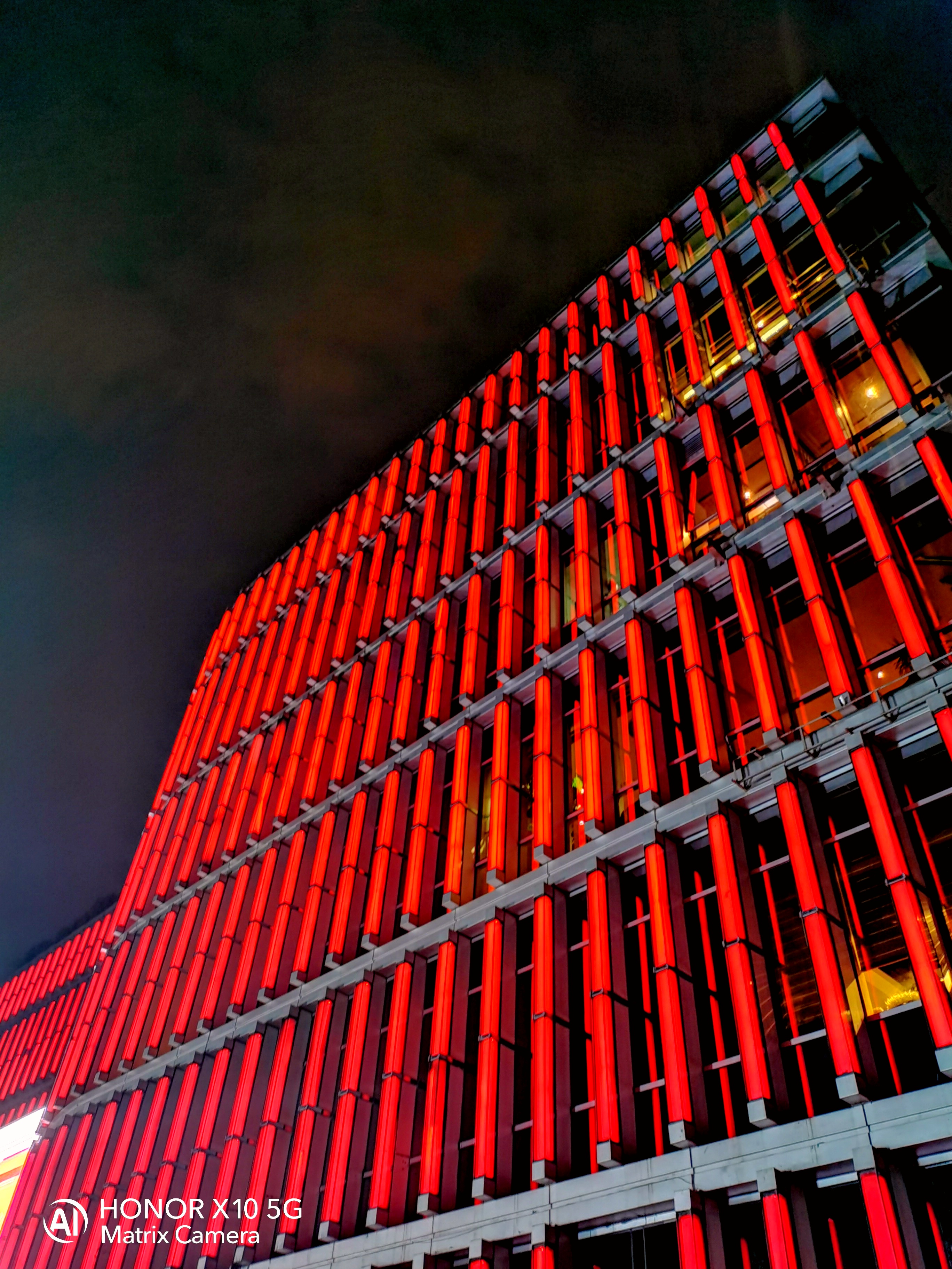 榮耀X10抑制炫光細節(jié)真實:4000萬RYYB高感光夜拍體驗-鋒巢網(wǎng)