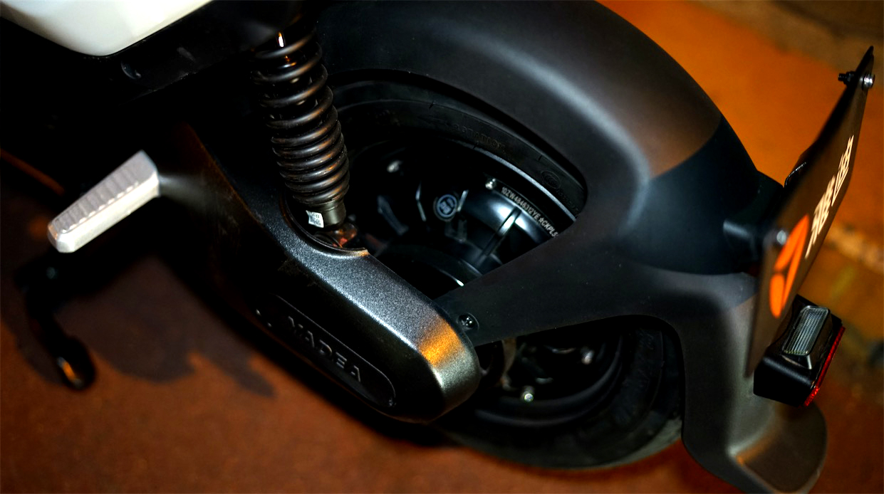 雅迪V1城市體驗(yàn)：舒適輕便，騎行動(dòng)力更強(qiáng)-鋒巢網(wǎng)