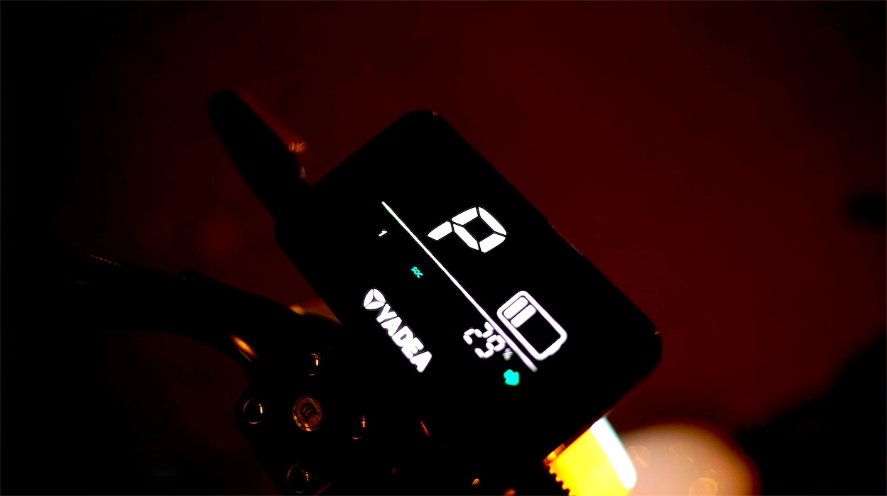 雅迪V1城市體驗(yàn)：舒適輕便，騎行動(dòng)力更強(qiáng)-鋒巢網(wǎng)