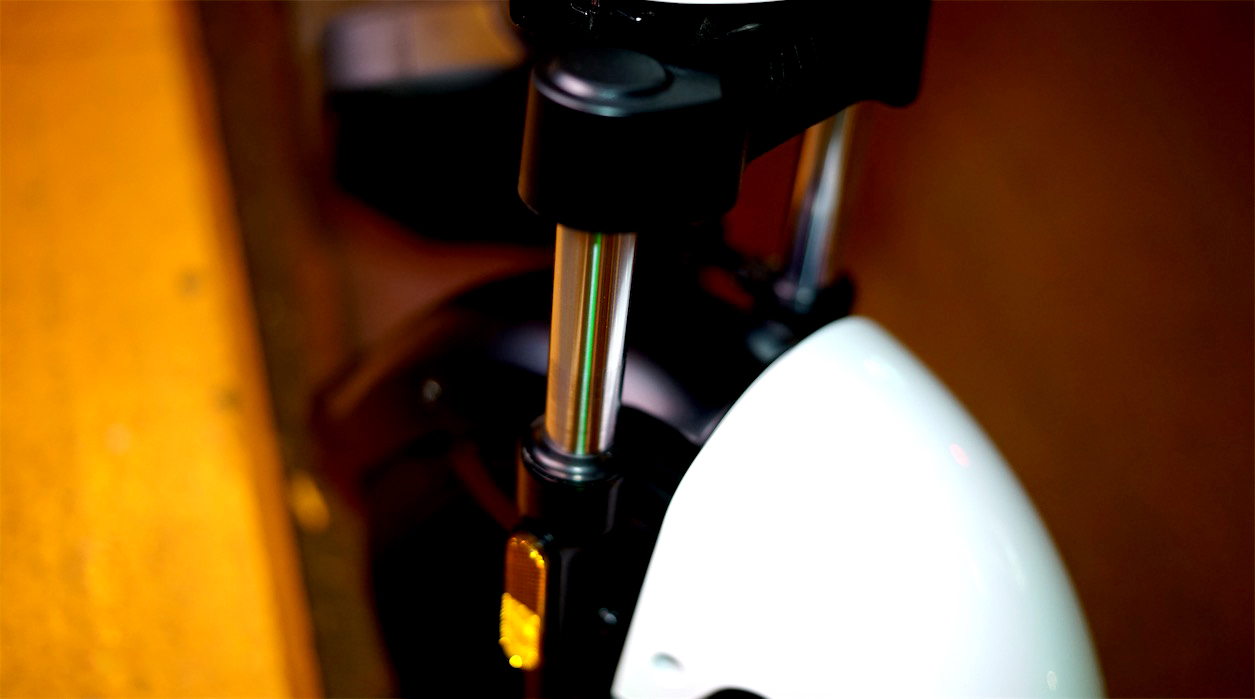 雅迪V1城市體驗(yàn)：舒適輕便，騎行動(dòng)力更強(qiáng)-鋒巢網(wǎng)