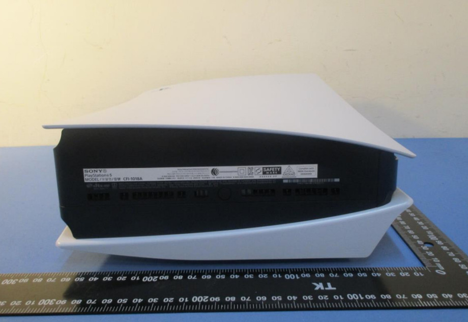 第一張PS5的照片顯示了索尼的下一代主機究竟有多大-鋒巢網