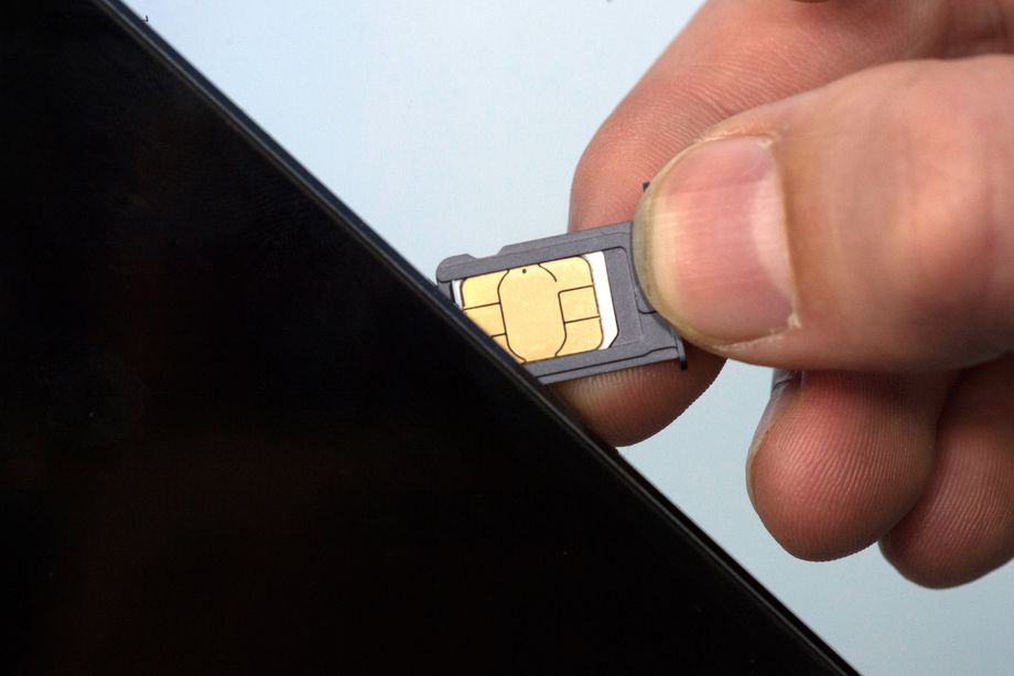 英國將從2021年12月起禁止銷售運(yùn)營商鎖定的手機(jī)-鋒巢網(wǎng)