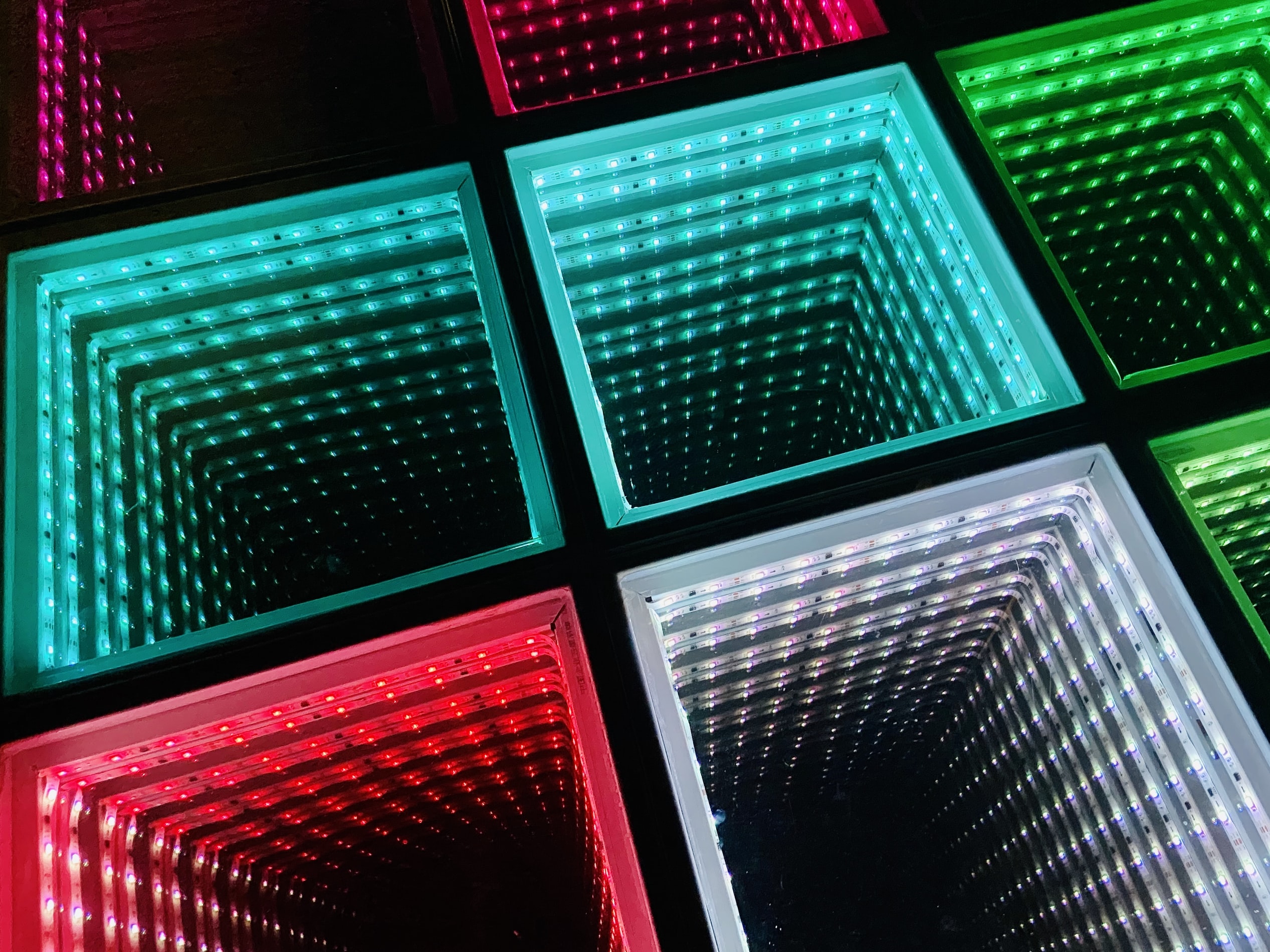 押注Mini-LED顯示技術(shù)，TCL憑什么斬獲好成績？-鋒巢網(wǎng)