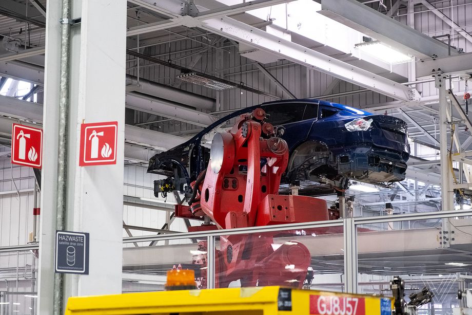 埃隆·馬斯克表示，不要在生產(chǎn)旺季購買特斯拉-鋒巢網(wǎng)