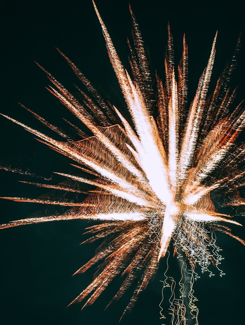 “被迫”虧損1166億，快手拿什么打開財(cái)富密碼？-鋒巢網(wǎng)