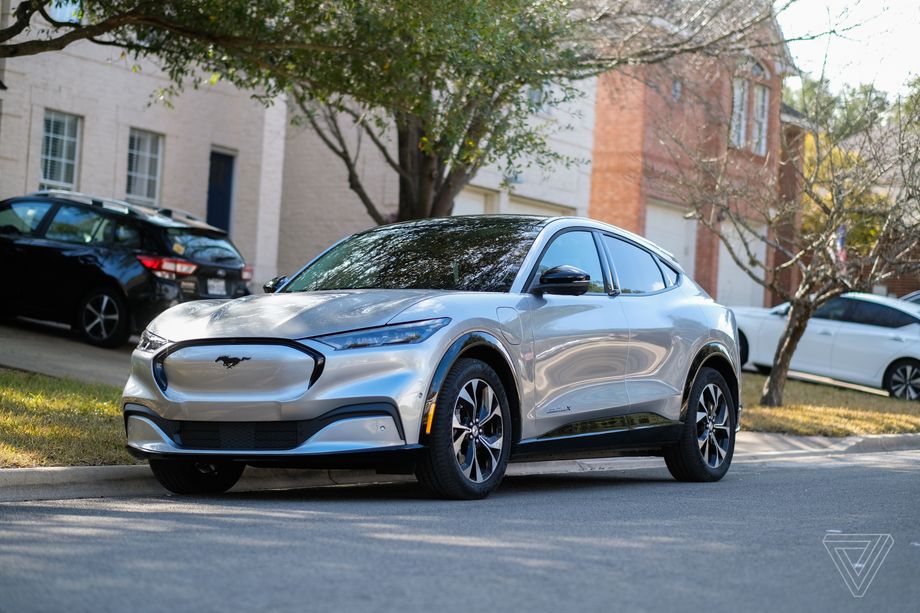 福特推遲數(shù)千輛野馬Mach-E SUV交付時(shí)間-鋒巢網(wǎng)