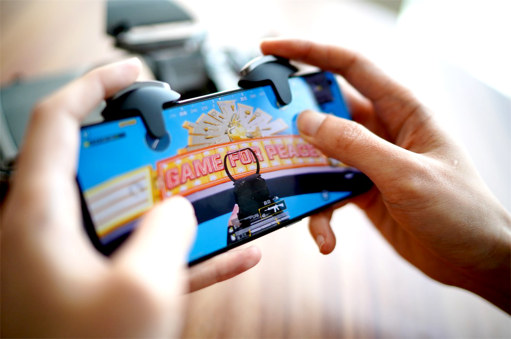 一加9R體驗(yàn)：獨(dú)創(chuàng)手游肩鍵，讓你停不下來的游戲沉浸感-鋒巢網(wǎng)