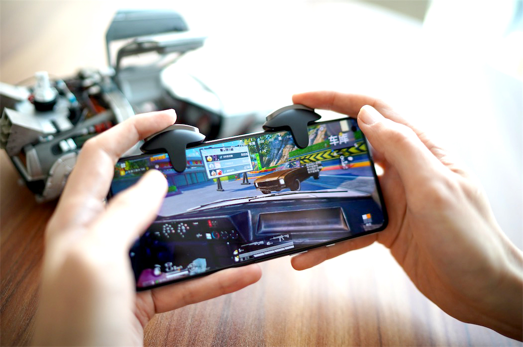 一加9R體驗(yàn)：獨(dú)創(chuàng)手游肩鍵，讓你停不下來的游戲沉浸感-鋒巢網(wǎng)