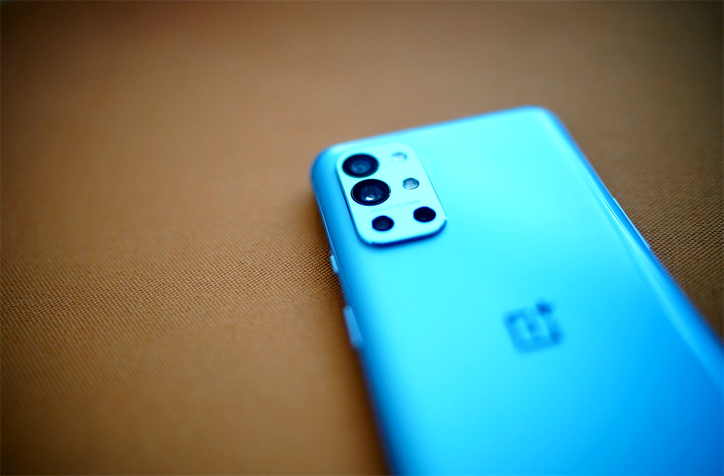 一加9R體驗(yàn)：獨(dú)創(chuàng)手游肩鍵，讓你停不下來的游戲沉浸感-鋒巢網(wǎng)