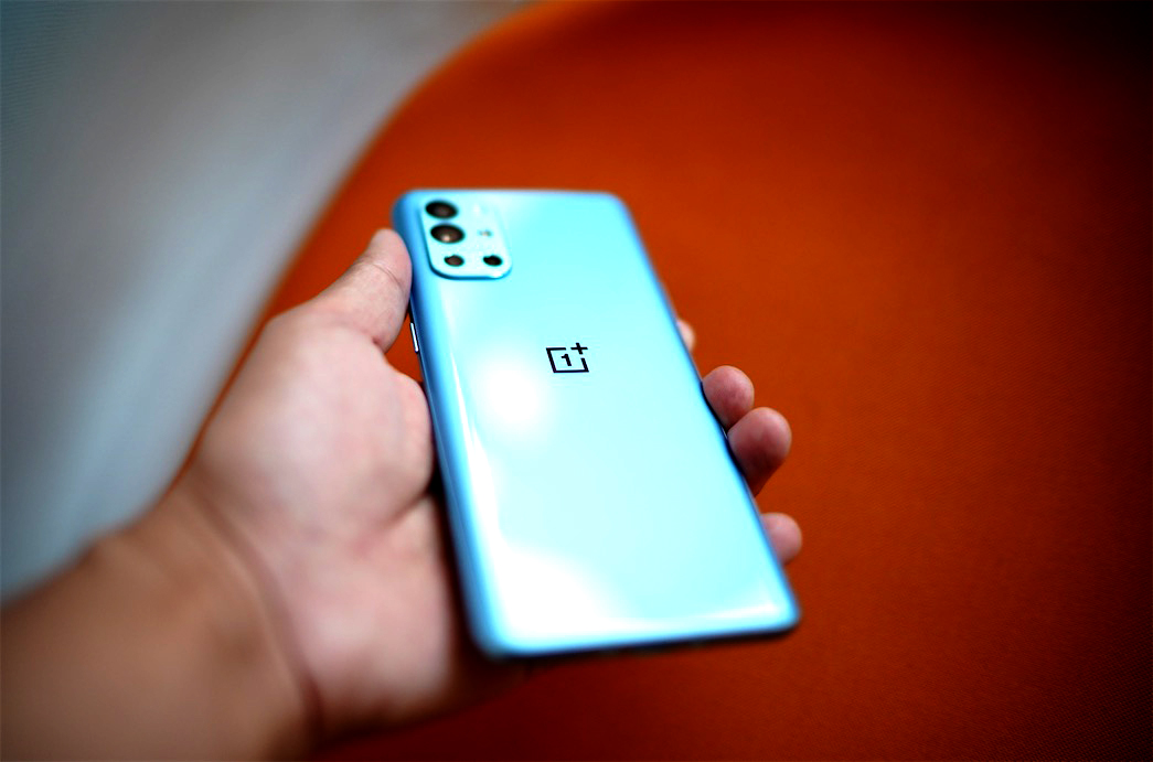 一加9R體驗(yàn)：獨(dú)創(chuàng)手游肩鍵，讓你停不下來的游戲沉浸感-鋒巢網(wǎng)