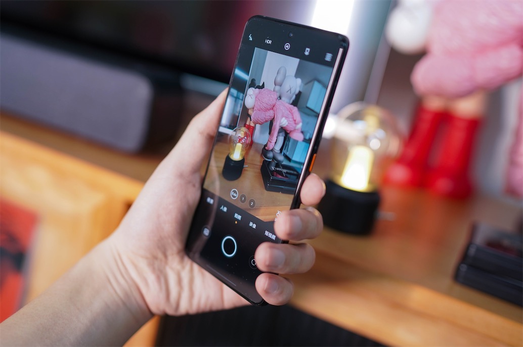 iQOO 8實測上手體驗：王者歸來，從不高調(diào)-鋒巢網(wǎng)