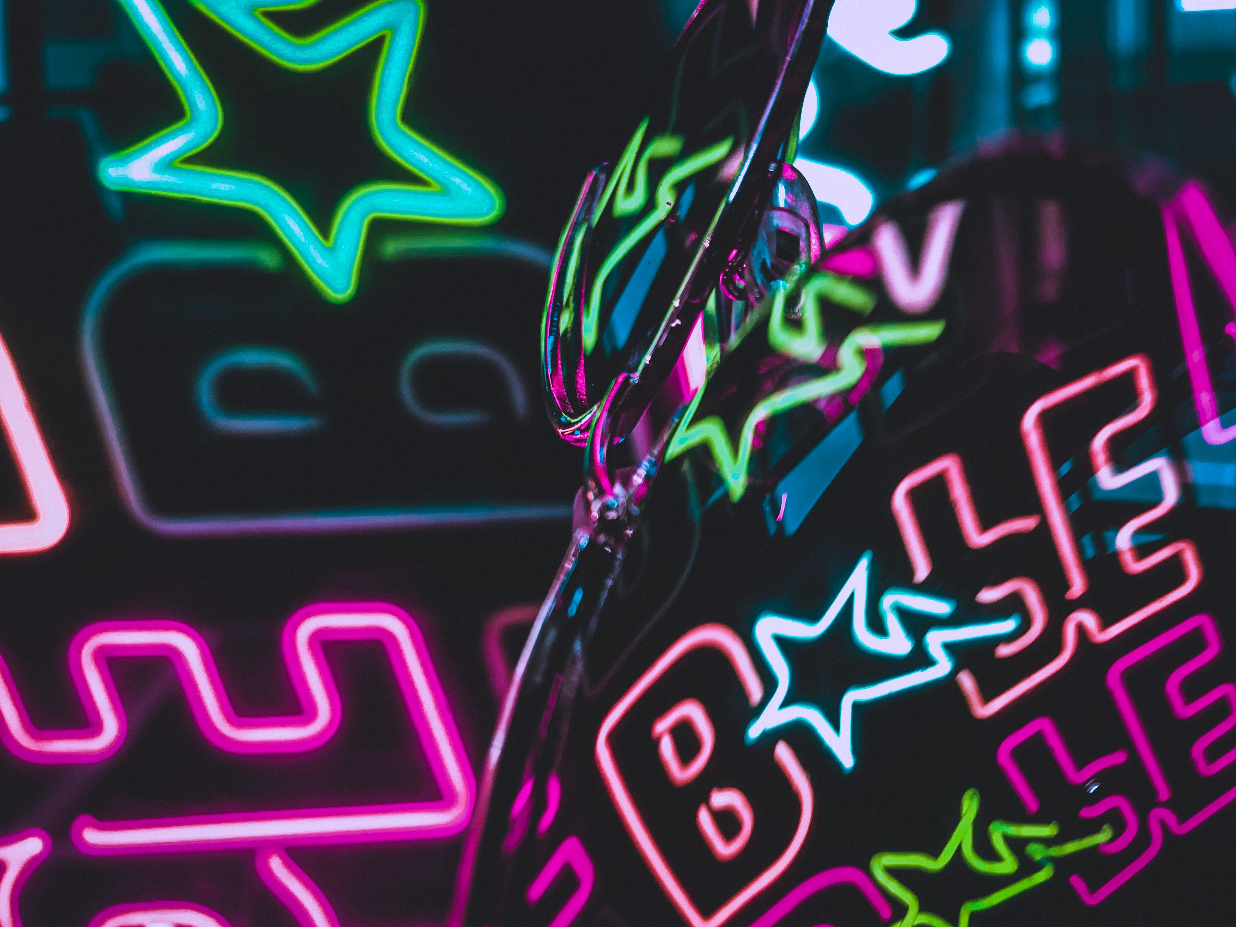 監(jiān)管風(fēng)暴來襲，游戲陪玩“團(tuán)滅”？-鋒巢網(wǎng)