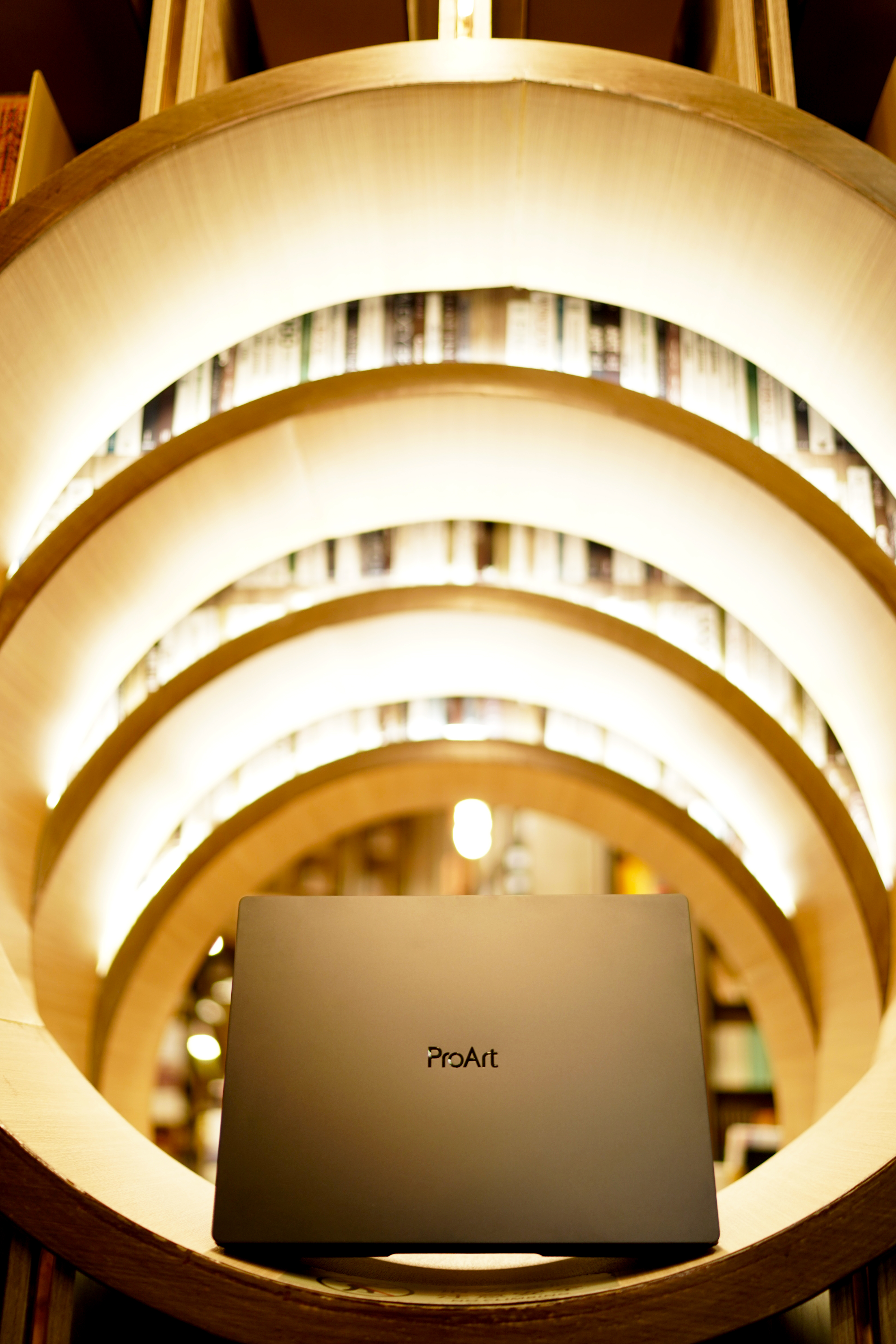 華碩ProArt 創(chuàng)16體驗(yàn)：全新交互+頂級(jí)屏幕 更匹配創(chuàng)作的筆記本-鋒巢網(wǎng)