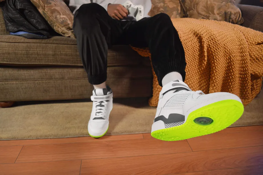 阿迪達(dá)斯發(fā)布了一款受Xbox 360啟發(fā)的新款運(yùn)動(dòng)鞋-鋒巢網(wǎng)